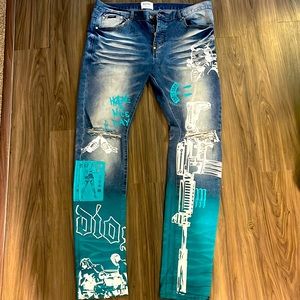 Jeans, lost weight can’t fit anymore